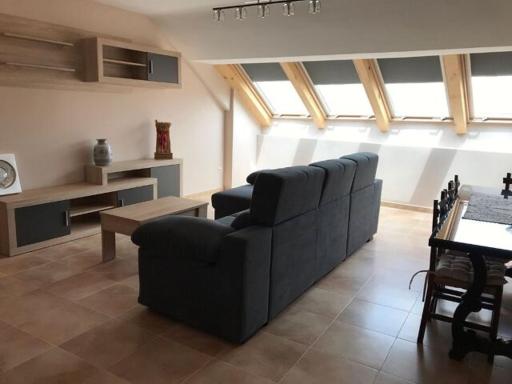 YOLANDA Y EDU 2º - Housity