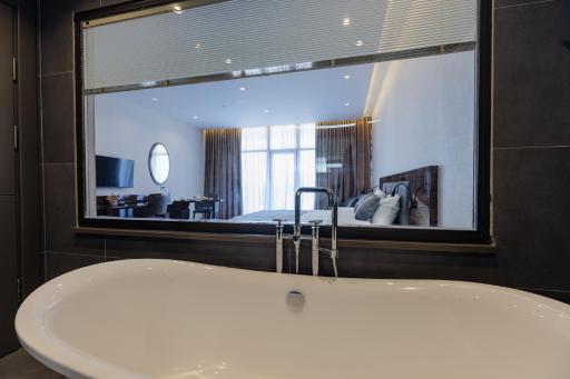 Hotel Monarch - Housity
