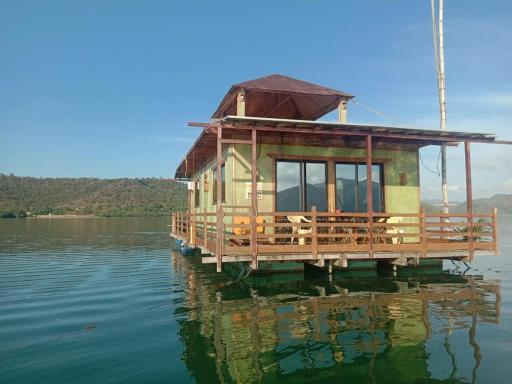 Floating Luxury Villa - Housity