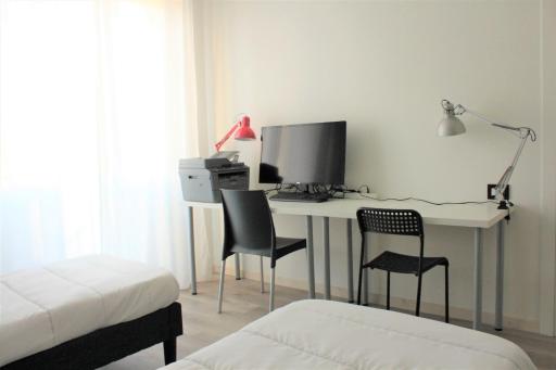 2BEDROOMS 4BEDS Minimum 3 days -TheTechFlat- Red Metro Sesto Marelli San Babila Duomo Fiera - For professionals and remote workers 32inch Monitor and Desks - No City tax requird -dishwasher - Housity