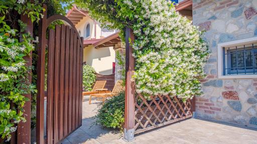 Endless Summer Sirmione - Italian Homing - Housity