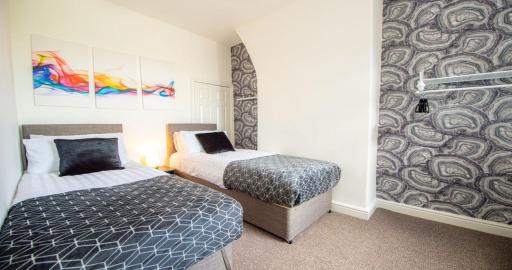 Spacious House & Contractors & Families & Free Parking - Housity