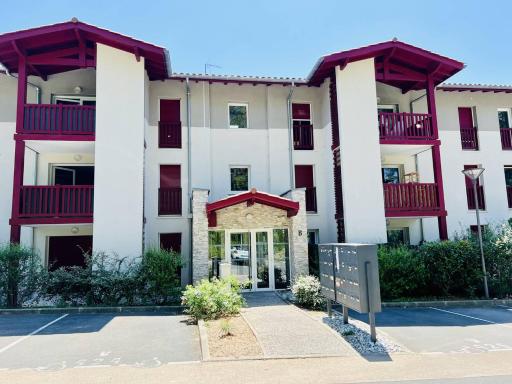 Charmant T2 à Hasparren, 4 pers, centre-ville, terrasse, parking privatif - FR-1-495-84 - Housity