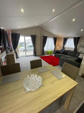 Luxury Lodge - Housity