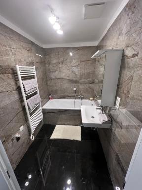 Soukromý byt 2+kk s balkónem a parkováním - Housity