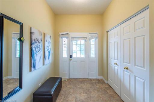 Ensuite Master Bedroom with Jacuzzi Tub in Luxurious Villa - Housity