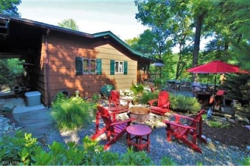 The perfect lake house getaway at Willows Edge. - Housity