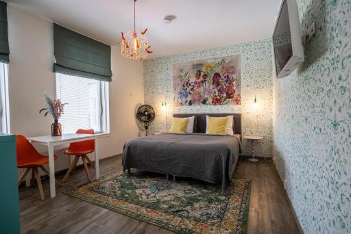 Neon Nights Studio - Housity