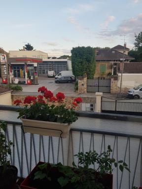 APPARTEMENT AVEC BALCON ENTRE PARIS ET DISNEY - Hizvo