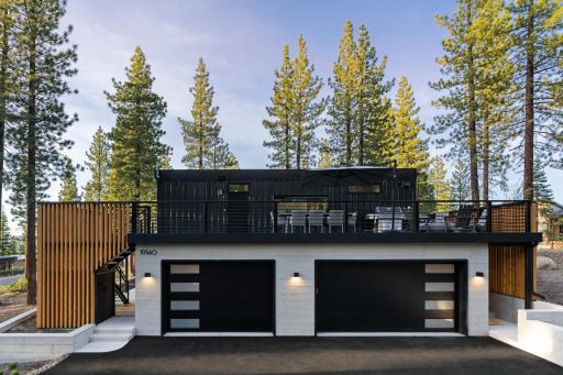 Luxury Tahoe Mountain Escape Sleeps 10 with Hot Tub- 3 night minimum stay - Housity