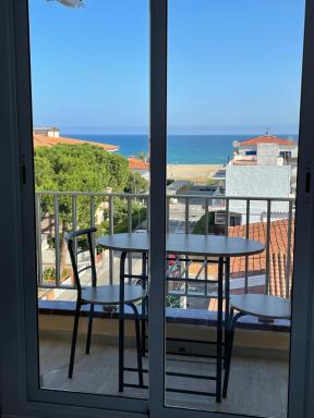 Acogedor estudio en la playa, con vistas al mar, y piscina comunitaria - Housity
