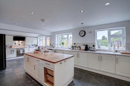 Norfolk Holiday Cottage 4-Bed Luxury Dog friendly - Housity