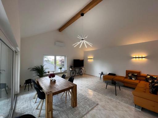 Schöne 110 qm große moderne und helle Wohnung - Housity