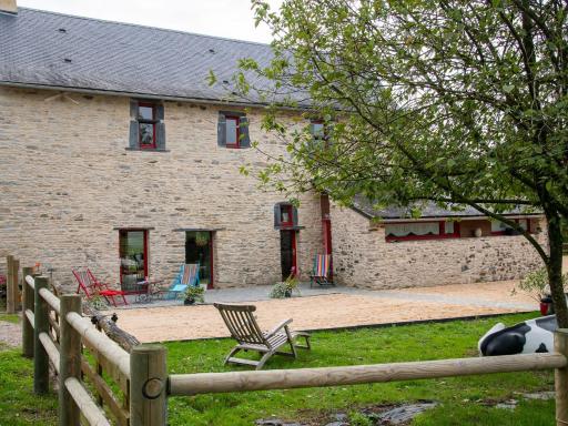 Maison spacieuse avec piscine chauffée, jardin clos et équipements de loisirs en pleine campagne - FR-1-306-1114 - Housity