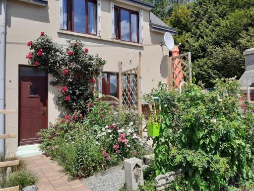 Inviting 3-Bed House in langourla brittany - Housity