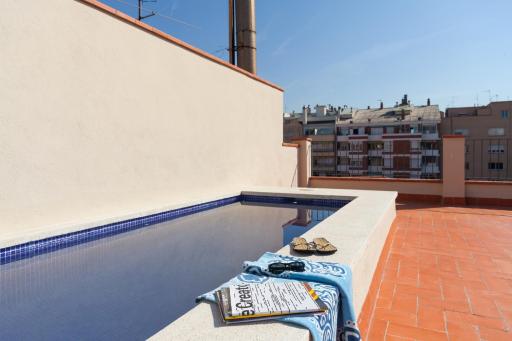 Aparteasy - Deluxe Family Apartments with Pool - Housity