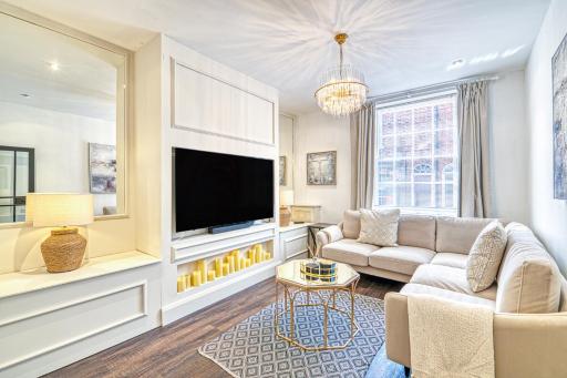 Luxury Georgian Townhouse with Cinema and parking - Housity
