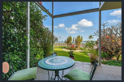 *Directly* across from the beach in Fannie Bay! - Housity