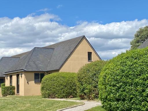 Cottage Anadwen au pied du lac au duc et son golf - Housity