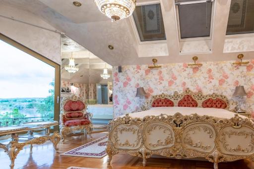 Luxury Lake Villa - Housity