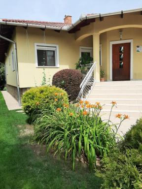 Villa Csilla elegant house - Housity