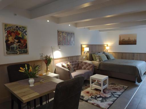 VRYE HEERLYKHEYD ( adults only ) studio 2 - Housity