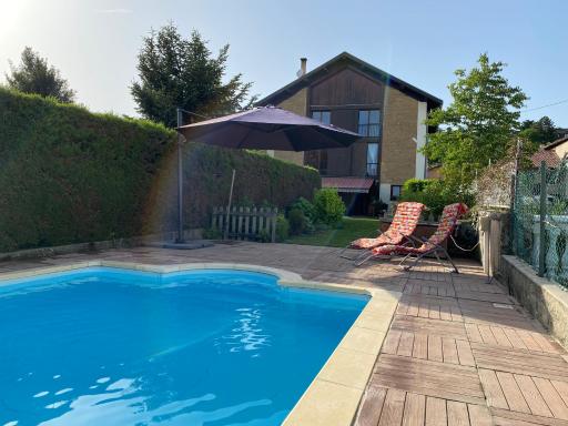 Grange rénovée avec piscine - Vue montagne - Housity