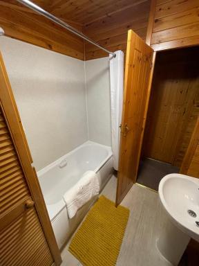 L10 - The Conwy Spa with Hot Tub - Housity