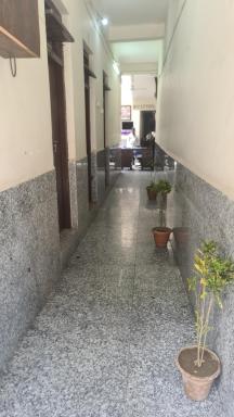 New Bombay Lodge - Housity