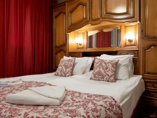Real Hotel - Housity