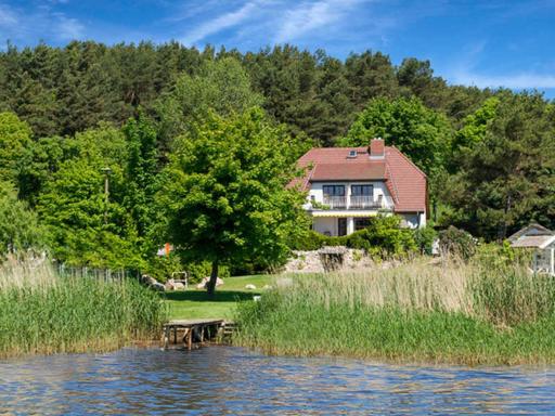 Selliner Ferienappartements mit Balkon und Seeblick - Housity