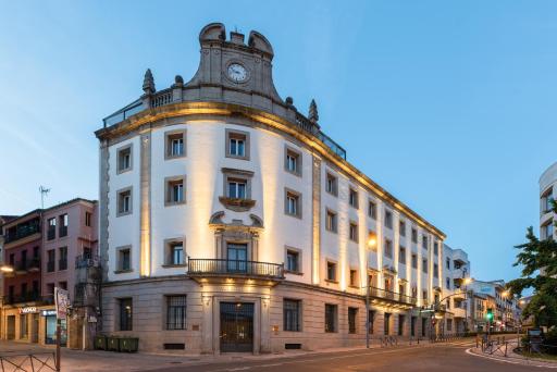 Dorma Alfonso VIII - Housity