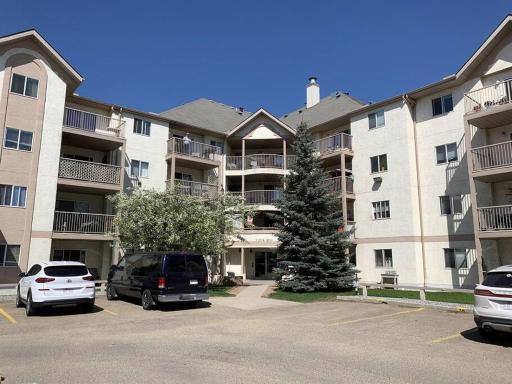 Chris Cozy Condo Commonwealth #205 Edmonton - Housity