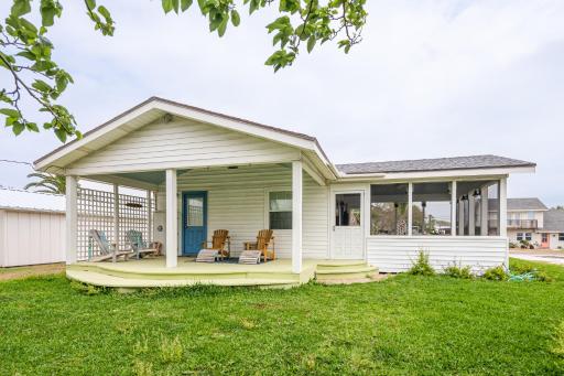Breezy Cottage - AB416 - Housity