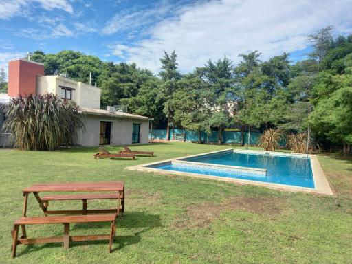 Alojamiento en casa quinta, habitación privada - Housity