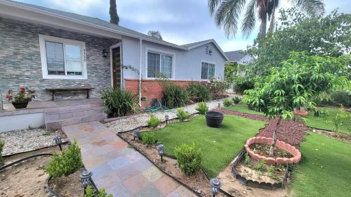 Large 1-Bedroom with kitchen In Encino - Housity