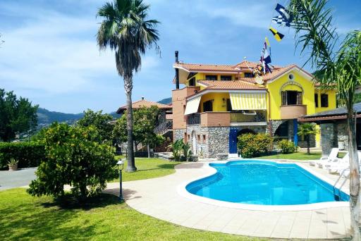 Elios bed and breakfast in Villa - Fuscaldo - Housity