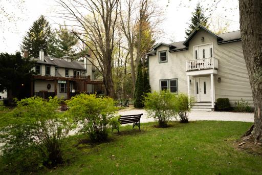 Garden Grove Inn Bed and Breakfast - Housity