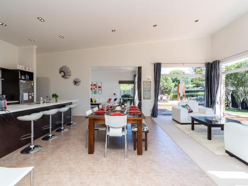 Magnifique - Mangawhai Holiday Home - Housity
