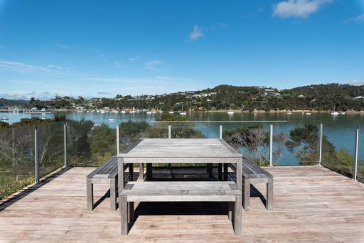 The Tide Watcher - Okiato Holiday Home - Housity