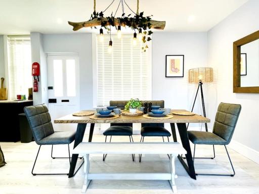 Rookley Villa, 3 Bedroom Family Apartment, Ventnor - Housity