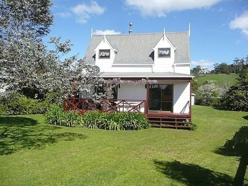 Cute Cottage - Cooks Beach Bach - Housity