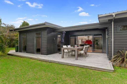Double Tuna - Matapouri Holiday Home - Housity