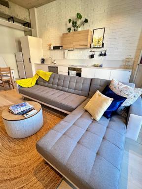 Industrial yet Modern, 1bd 1bth Apt - Woden - Housity