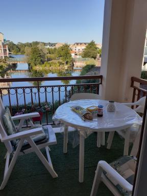 appartement vue sur le lac de bourgenay - Housity