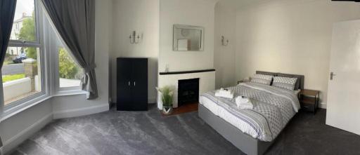 Impeccable 2-Bed Apartment in Eastbourne - Housity