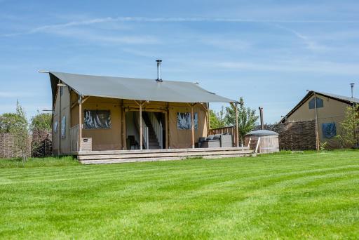 Hencote Vineyard Glamping Village - Housity