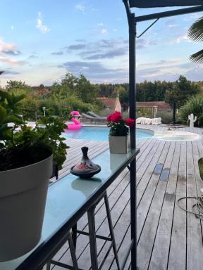 Superbe appartement avec piscine - Housity