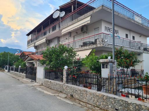 Elvetos Makedonia - Housity