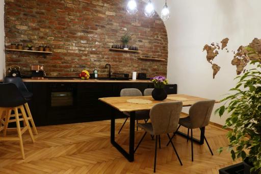 The Industrique Home - 3 Bedroom Apartment - Housity